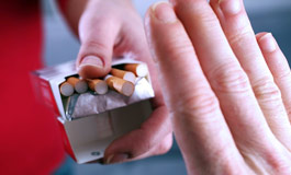 عوارض سیگار بر ایمپلنت دندان