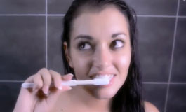 10 راه برای شستشوی دندان ها
